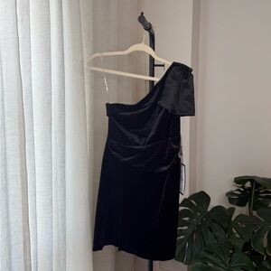 One Shoulder Velvet Mini Dress with Bow Detail and side slit - Size L